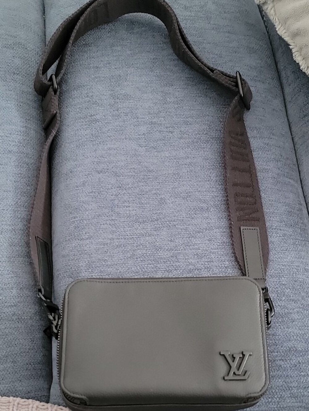 Lv wearable wallet